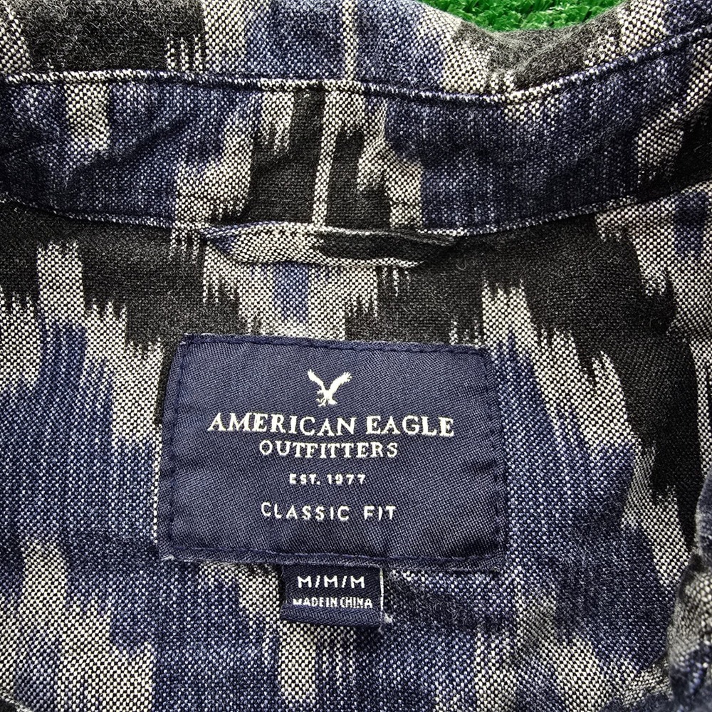 American Eagle Shirt Mens Medium Blue Black Ikat Zig Zag Chevron Pattern Casual - Picture 6 of 8
